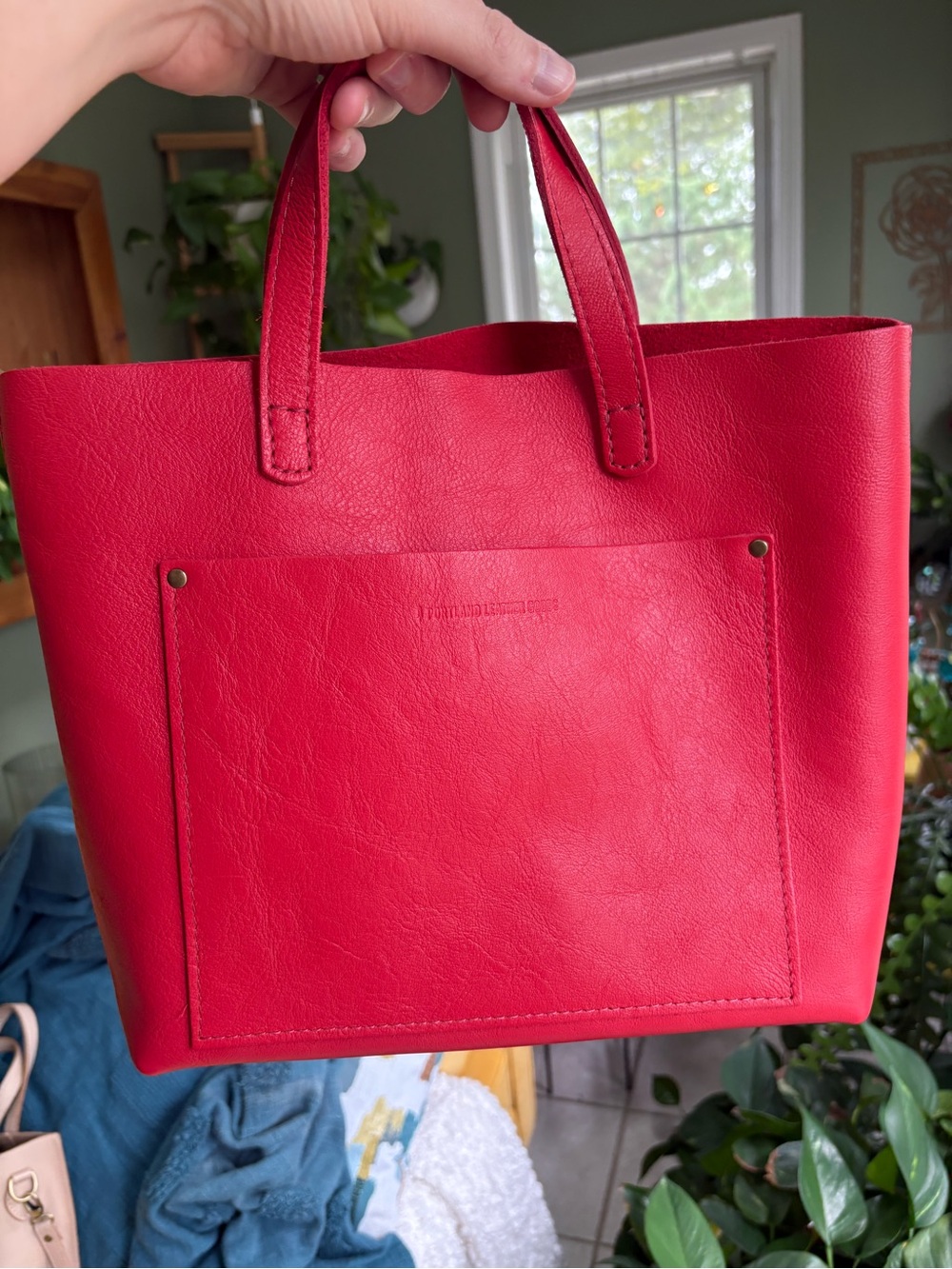 Portland Leather Poppy Medium Classic Crossbody